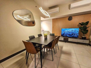 Spacious 3BR Suite in Uptown BGC - Walking Distance to Malls and Restaurants